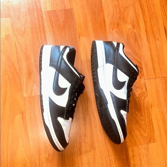 Nike Black and White Men's Sneakers - Picture 3 of 6